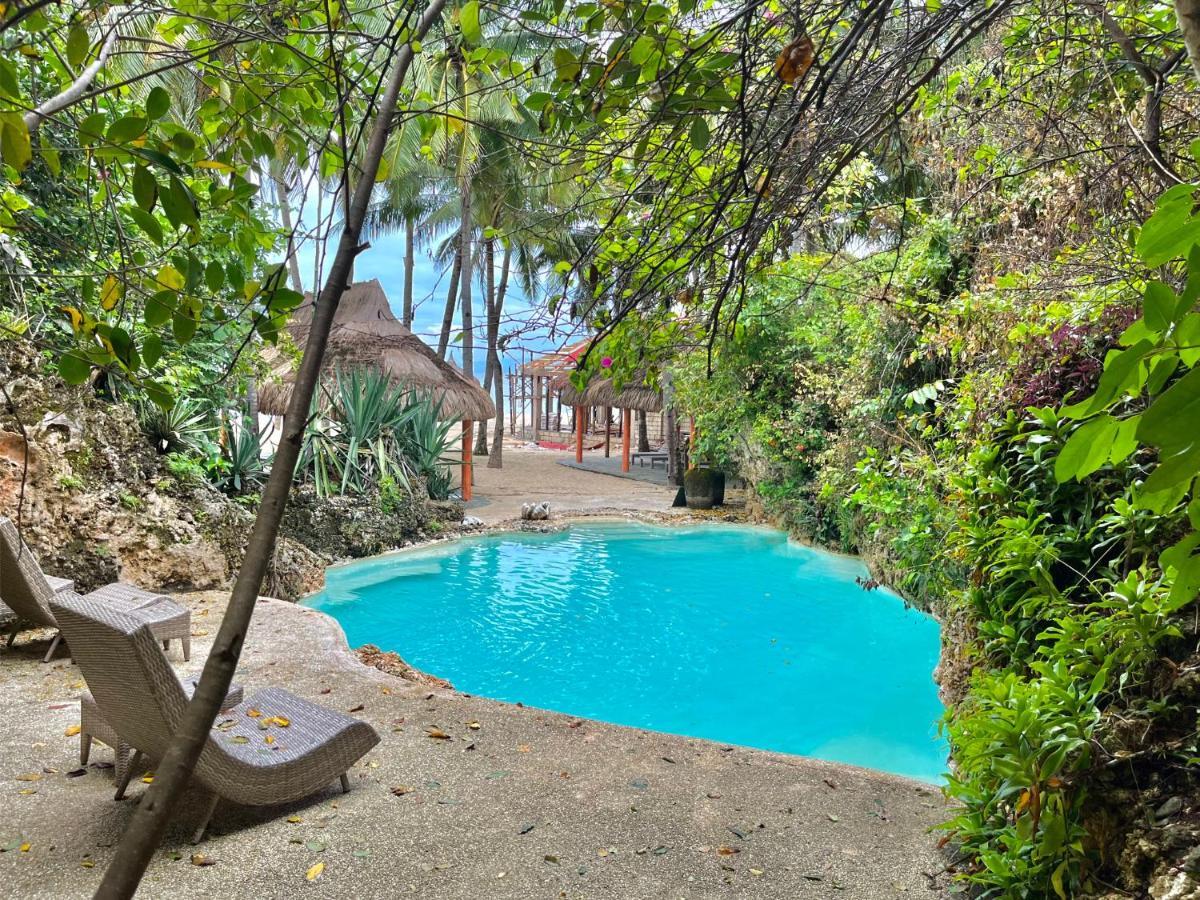 Coco Grove Beach Resort, Siquijor Island Ngoại thất bức ảnh The swimming pool at the resort
