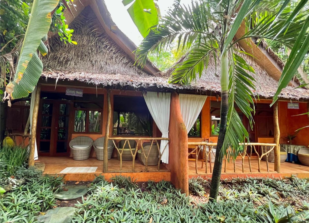 Coco Grove Beach Resort, Siquijor Island Ngoại thất bức ảnh A villa at the resort