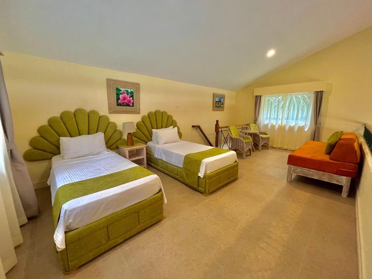 Coco Grove Beach Resort, Siquijor Island Ngoại thất bức ảnh A room at the hotel