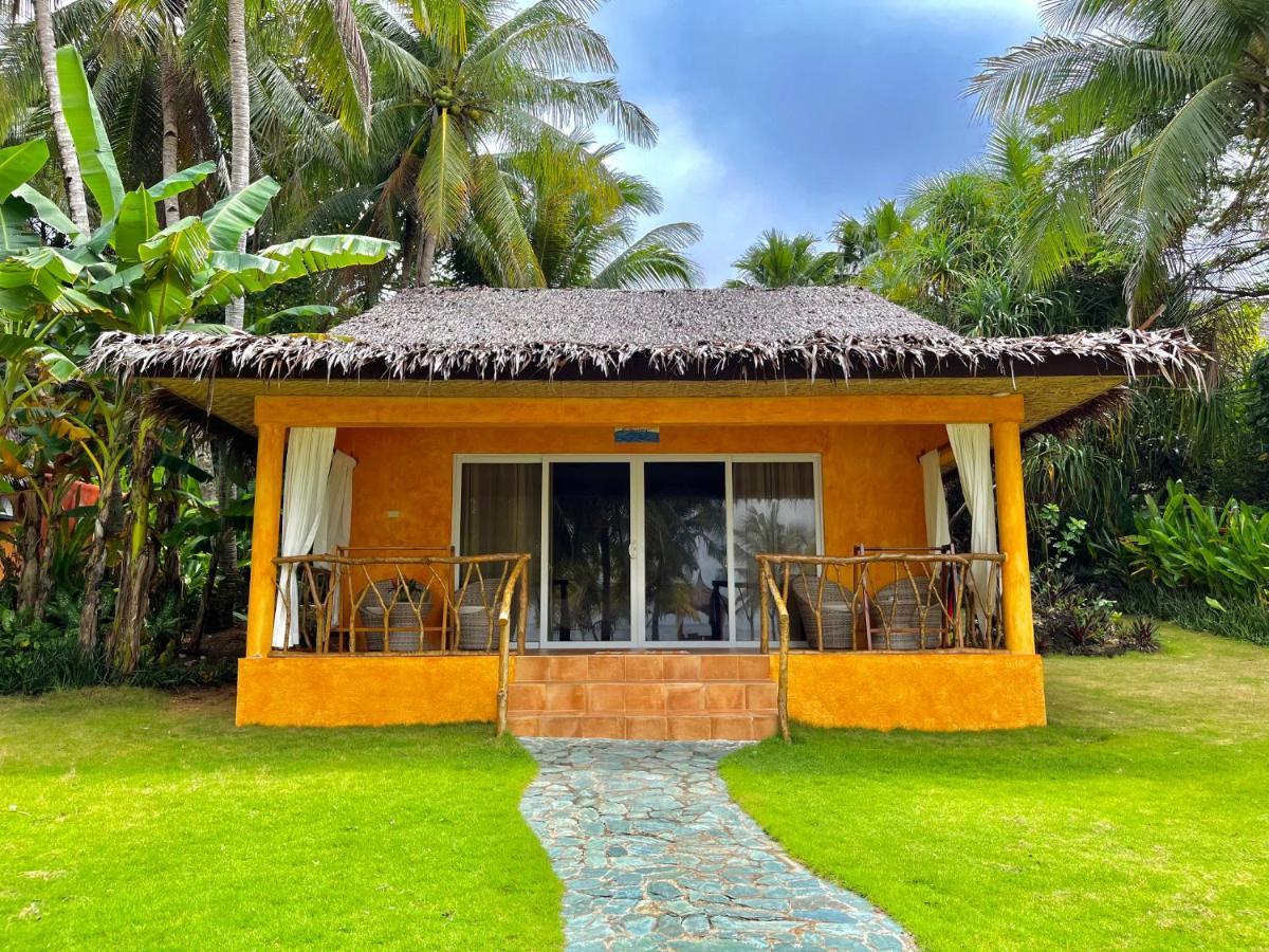 Coco Grove Beach Resort, Siquijor Island Ngoại thất bức ảnh A bungalow at the resort