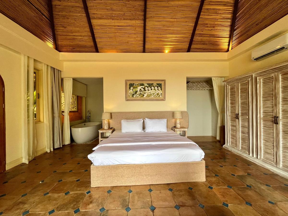 Coco Grove Beach Resort, Siquijor Island Ngoại thất bức ảnh A bedroom at the resort