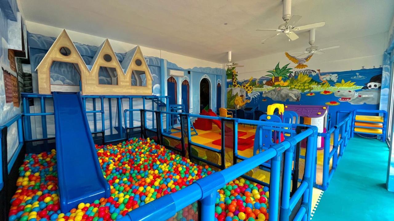 Coco Grove Beach Resort, Siquijor Island Ngoại thất bức ảnh A ball pit at a children's play center