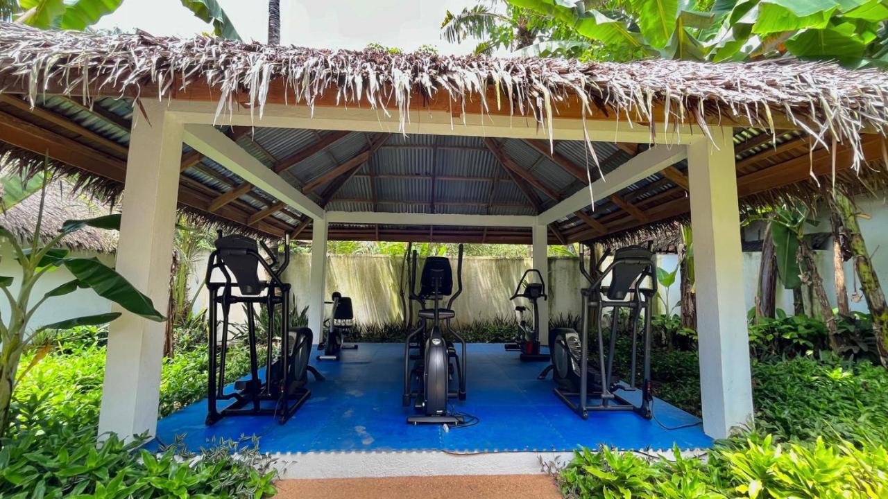 Coco Grove Beach Resort, Siquijor Island Ngoại thất bức ảnh The gym at the resort