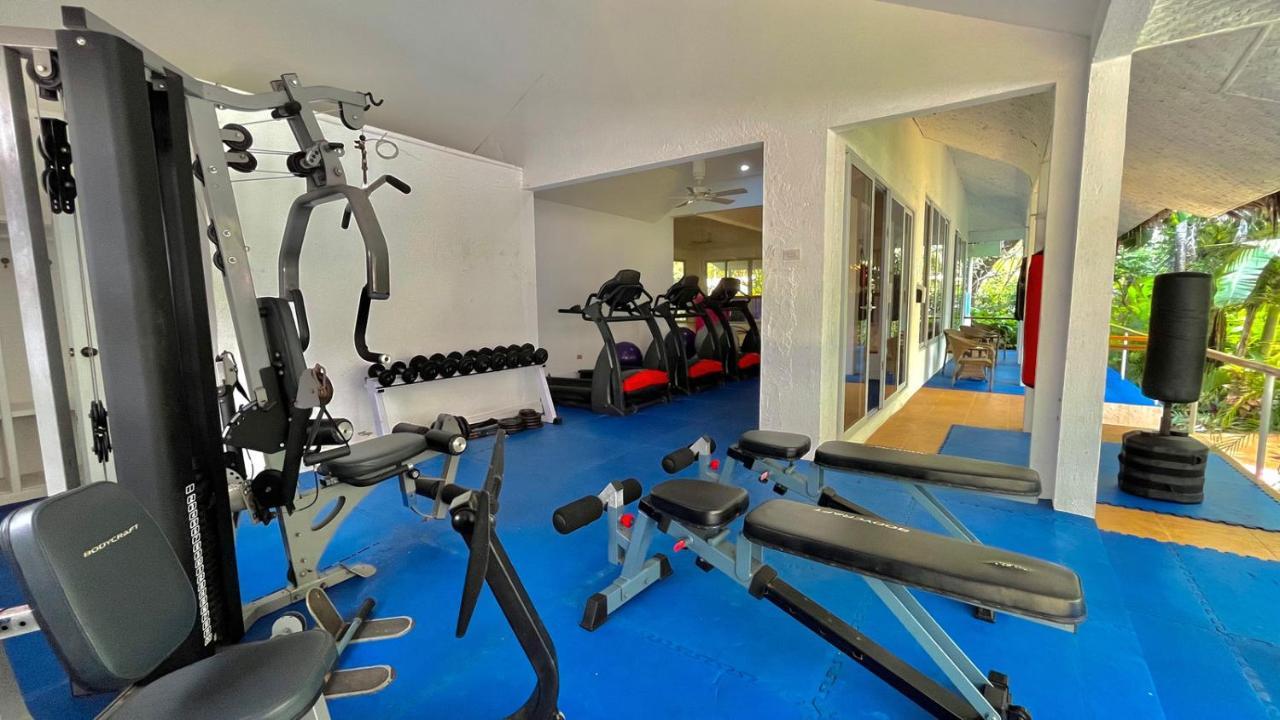 Coco Grove Beach Resort, Siquijor Island Ngoại thất bức ảnh The gym at the hotel