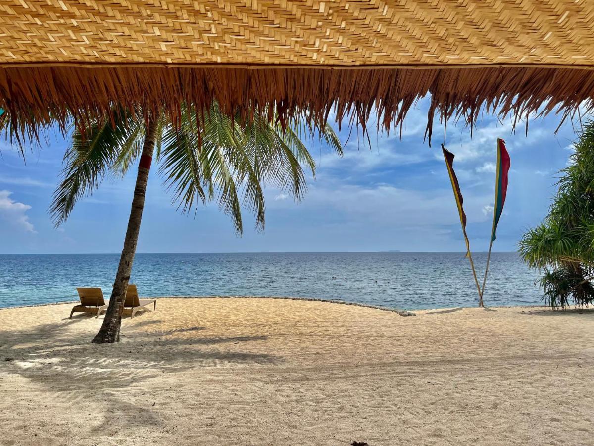 Coco Grove Beach Resort, Siquijor Island Ngoại thất bức ảnh Beach at the resort