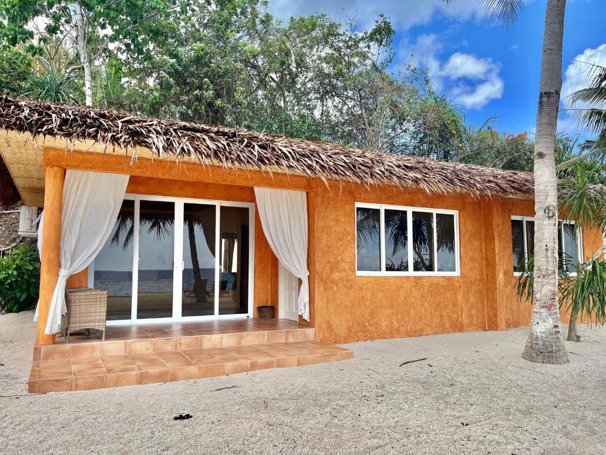 Coco Grove Beach Resort, Siquijor Island Ngoại thất bức ảnh A beach villa at the resort