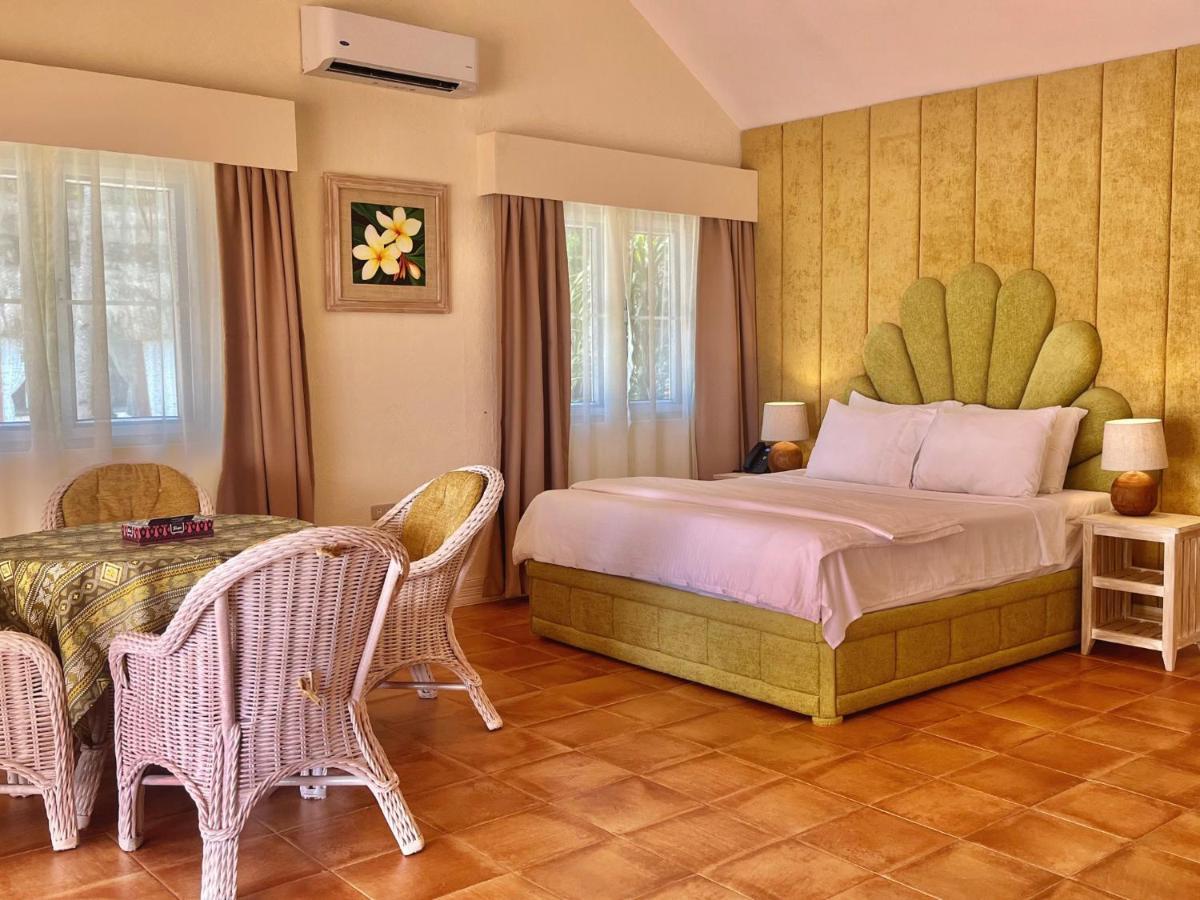 Coco Grove Beach Resort, Siquijor Island Ngoại thất bức ảnh A room at the hotel