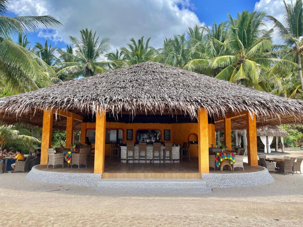 Coco Grove Beach Resort, Siquijor Island Ngoại thất bức ảnh The beach bar at the resort