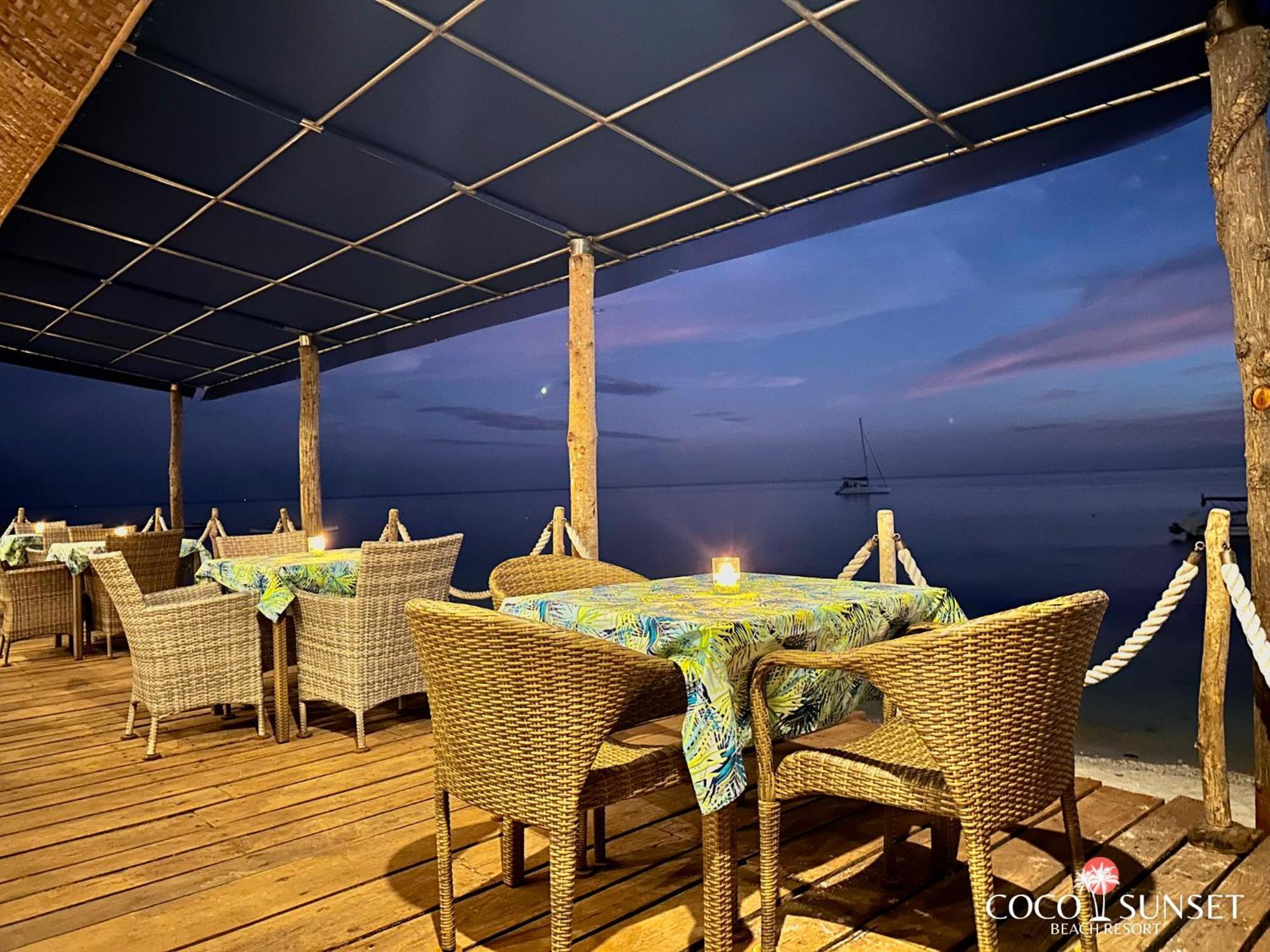 Coco Grove Beach Resort, Siquijor Island Ngoại thất bức ảnh The restaurant at the resort