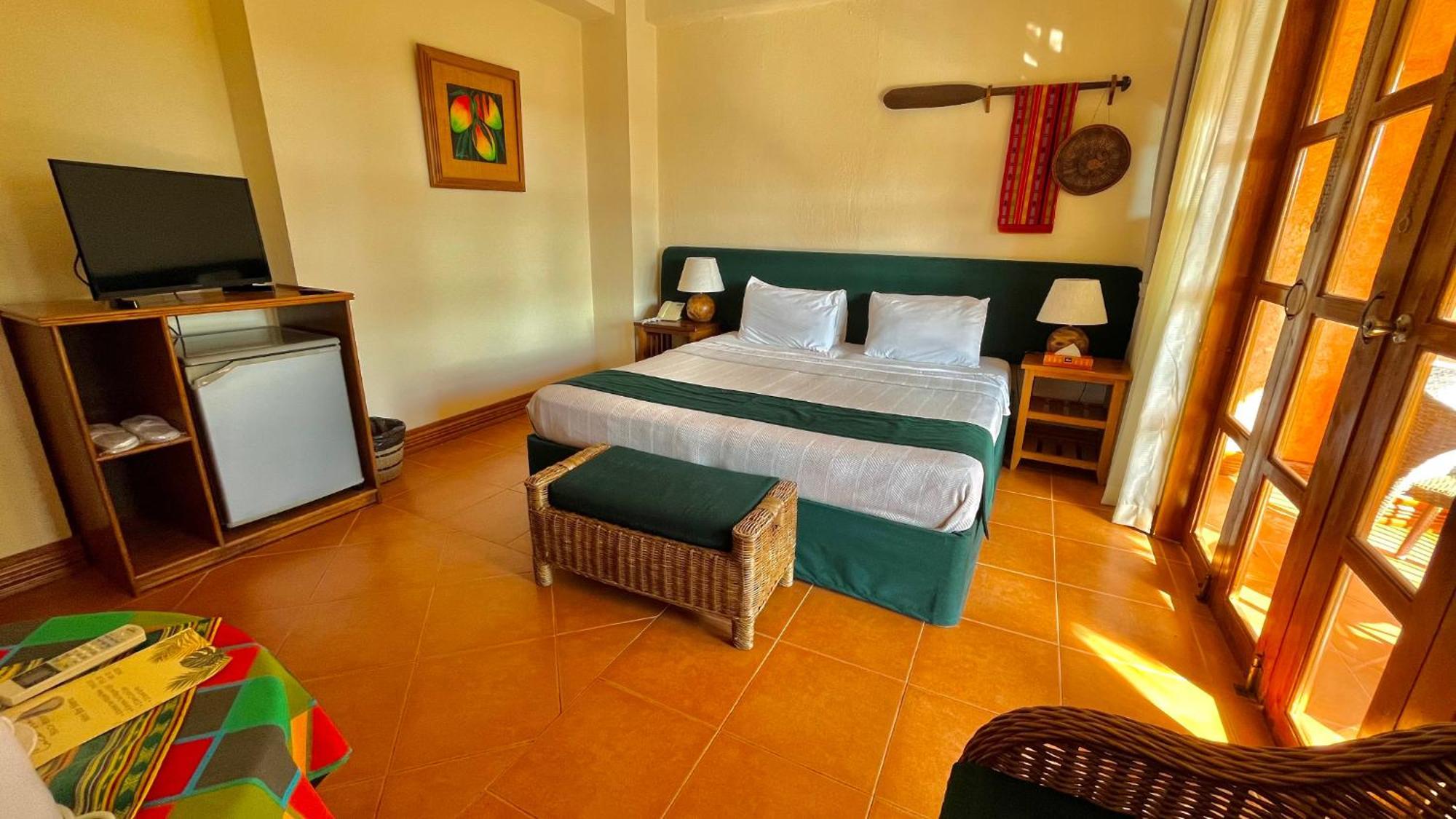 Coco Grove Beach Resort, Siquijor Island Phòng bức ảnh A room at the Nile River Camp