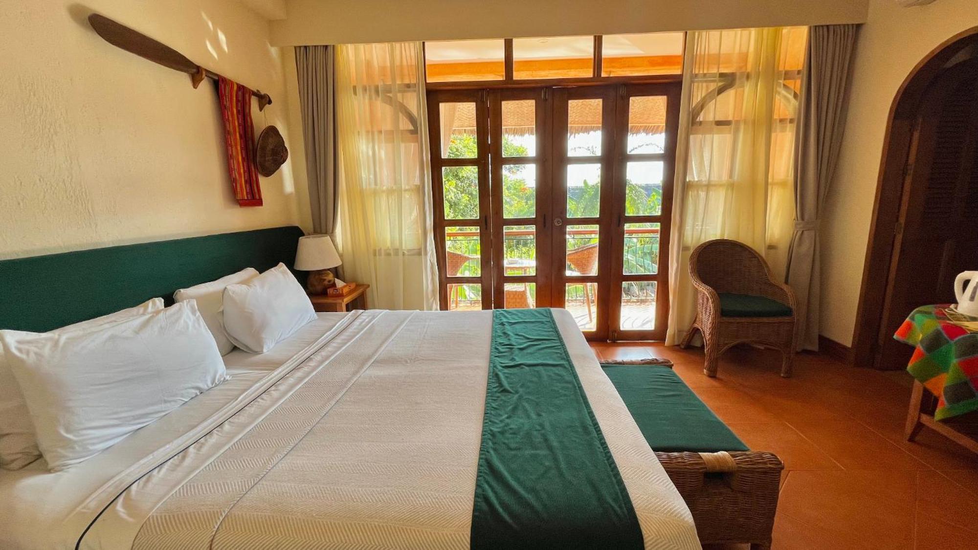 Coco Grove Beach Resort, Siquijor Island Phòng bức ảnh A room at the hotel
